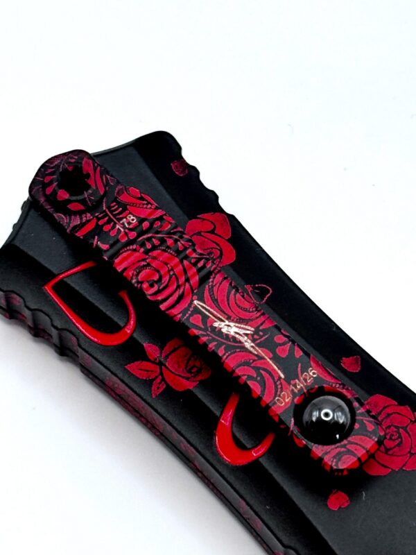 IMG_402023Edited.jpg Microtech Hera II Mini D/E Valentine's Day