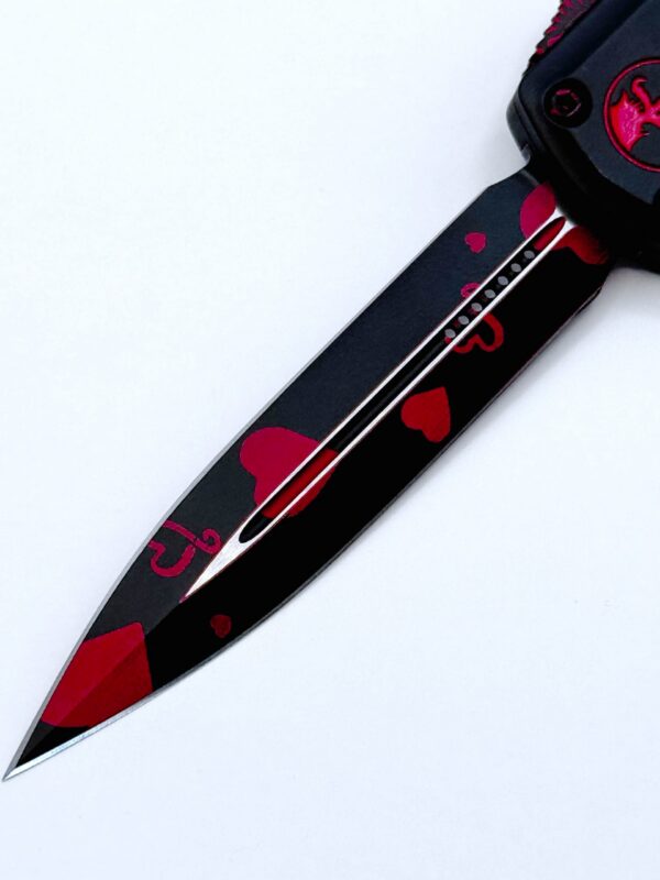 IMG_402124Edited.jpg Microtech Hera II Mini D/E Valentine's Day